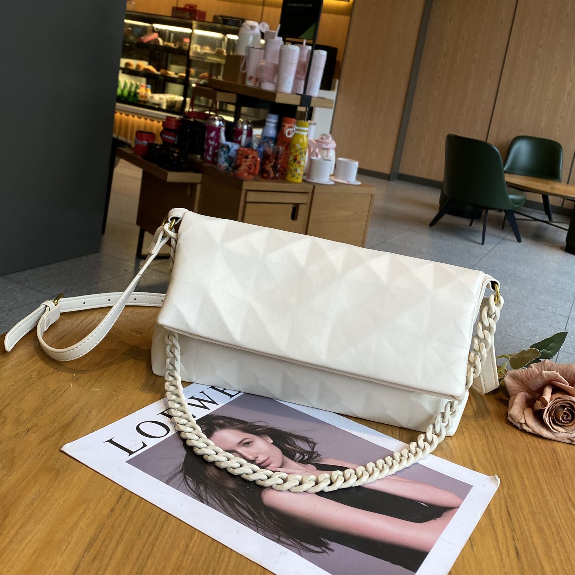 Large-Capacity Tote Bag