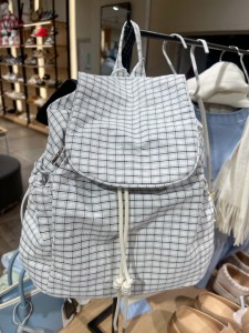 TRUST-U Lightweight and stylish nylon backpack with plaid pattern, casual and versatile, perfect for commuting or as a shoulder bag