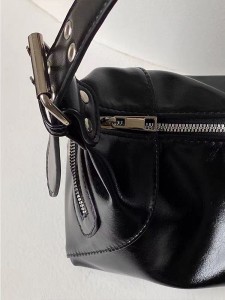 TRUST-U 2025 New Style Women’s Handbag, Spicy Motorcycle Handbag, Versatile Oil-Wax Leather Shoulder Bag