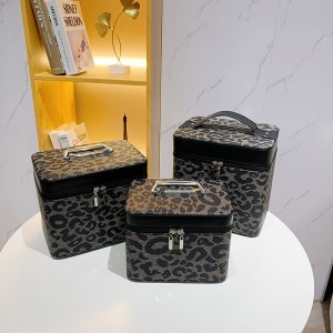 TRUST-U Portable cosmetic bag, large capacity cosmetic case, internet celebrity retro small travel case, small square bag, toiletry bag