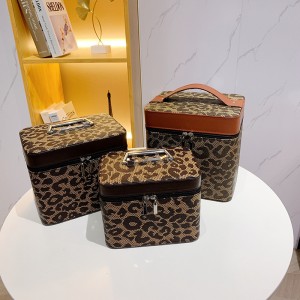 TRUST-U Portable cosmetic bag, large capacity cosmetic case, internet celebrity retro small travel case, small square bag, toiletry bag