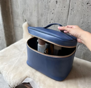 TRUST-U Japan and South Korea style makeup bag for women 2025 new portable large capacity cosmetics storage bag box with a premium feel travel toiletries bag