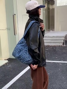 TRUST-U Leopard print blue canvas bag, Korean style, trendy, versatile, shoulder bag, underarm bag, large capacity, commuter tote bag