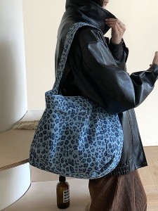 Sac TRUST-U en toile bleue à imprimé léopard, style coréen, tendance et polyvalent, sac bandoulière, sac porté épaule, grande capacité, cabas idéal pour les trajets quotidiens