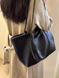 TRUST-U Korean style large capacity commuter autumn and winter retro lazy style strap tote bag