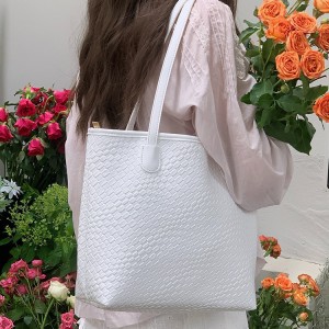 Bolsa feminina TRUST-U, modelo 2025, grande capacidade, preta, para uso como bolsa de mão, bolsa de ombro ou sacola de tecido, ideal para trabalho e deslocamentos diários.