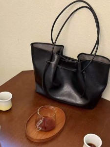 TRUST-U Korean style large capacity commuter autumn and winter retro lazy style strap tote bag