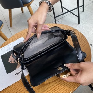 TRUST-U Versatile, simple, solid color horseshoe buckle underarm bag