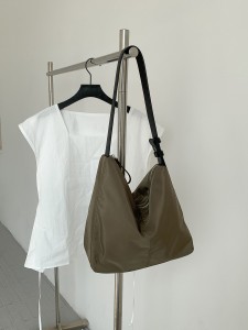 TRUST-U Casual commuting nylon shoulder bag, large capacity, versatile crossbody bag, durable college student tote bag