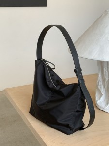 TRUST-U Casual commuting nylon shoulder bag, large capacity, versatile crossbody bag, durable college student tote bag