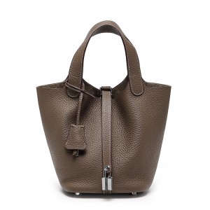 TRUST-U Mjuk läderväska axelväska kvinnor 2024 ny armhålsväska nisch högkvalitativ känsla stor kapacitet pendlarväska kedjeväska