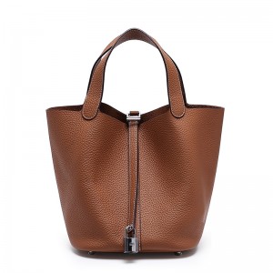 TRUST-U Mjuk läderväska axelväska kvinnor 2024 ny armhålsväska nisch högkvalitativ känsla stor kapacitet pendlarväska kedjeväska