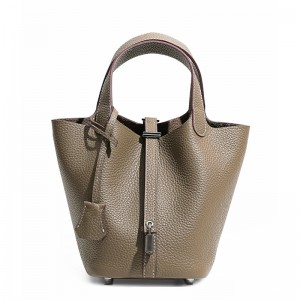 TRUST-U Mjuk läderväska axelväska kvinnor 2024 ny armhålsväska nisch högkvalitativ känsla stor kapacitet pendlarväska kedjeväska