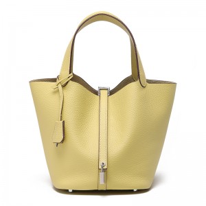 TRUST-U Mjuk läderväska axelväska kvinnor 2024 ny armhålsväska nisch högkvalitativ känsla stor kapacitet pendlarväska kedjeväska