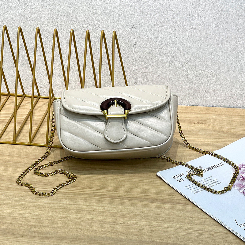 Mála slabhra cuilteáilte stríocach TRUST-U, dath soildí, uigeacht ardchaighdeáin, mála gualainn faiseanta i stíl Chanel