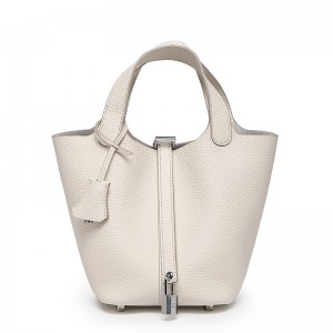 TRUST-U Mjuk läderväska axelväska kvinnor 2024 ny armhålsväska nisch högkvalitativ känsla stor kapacitet pendlarväska kedjeväska