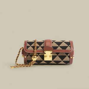 TRUST-U Babylons nya höst-/vinterkollektion presenterar en sofistikerad kedjeväska med en mångsidig och snygg quiltad design för en unik look.