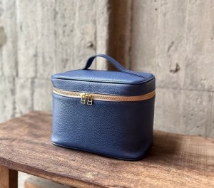 TRUST-U Japan and South Korea style makeup bag for women 2025 new portable large capacity cosmetics storage bag box with a premium feel travel toiletries bag