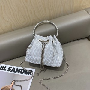 កាបូបខ្សែសង្វាក់ដែលបំផុសគំនិតដោយ TRUST-U ម៉ាក Chanel, កាបូបដាក់ខ្សែសង្វាក់ដែលបំផុសគំនិតដោយវាយនភាពខ្ពស់